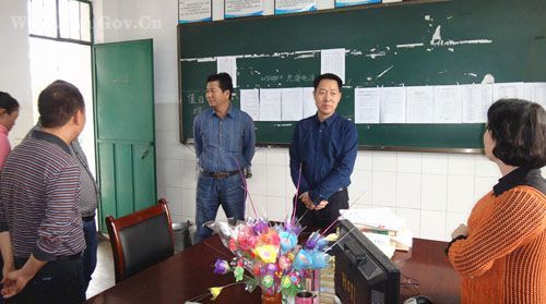 西区区委领导调研教育工作