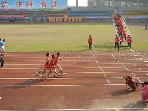 市九中:我校板鞋竞速队在四川省第十四届少数民族运动会获得优异成绩
