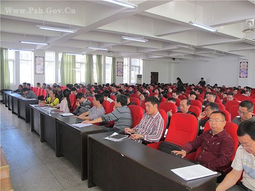市七中:我校贯彻落实十八届四中全会精神