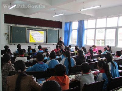 攀枝花市实验小学到永兴小学开展帮扶活动